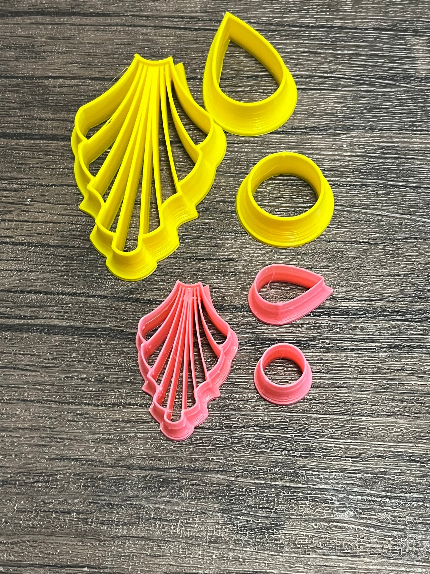 Fancy Scallops 2.5/1.5 with studs