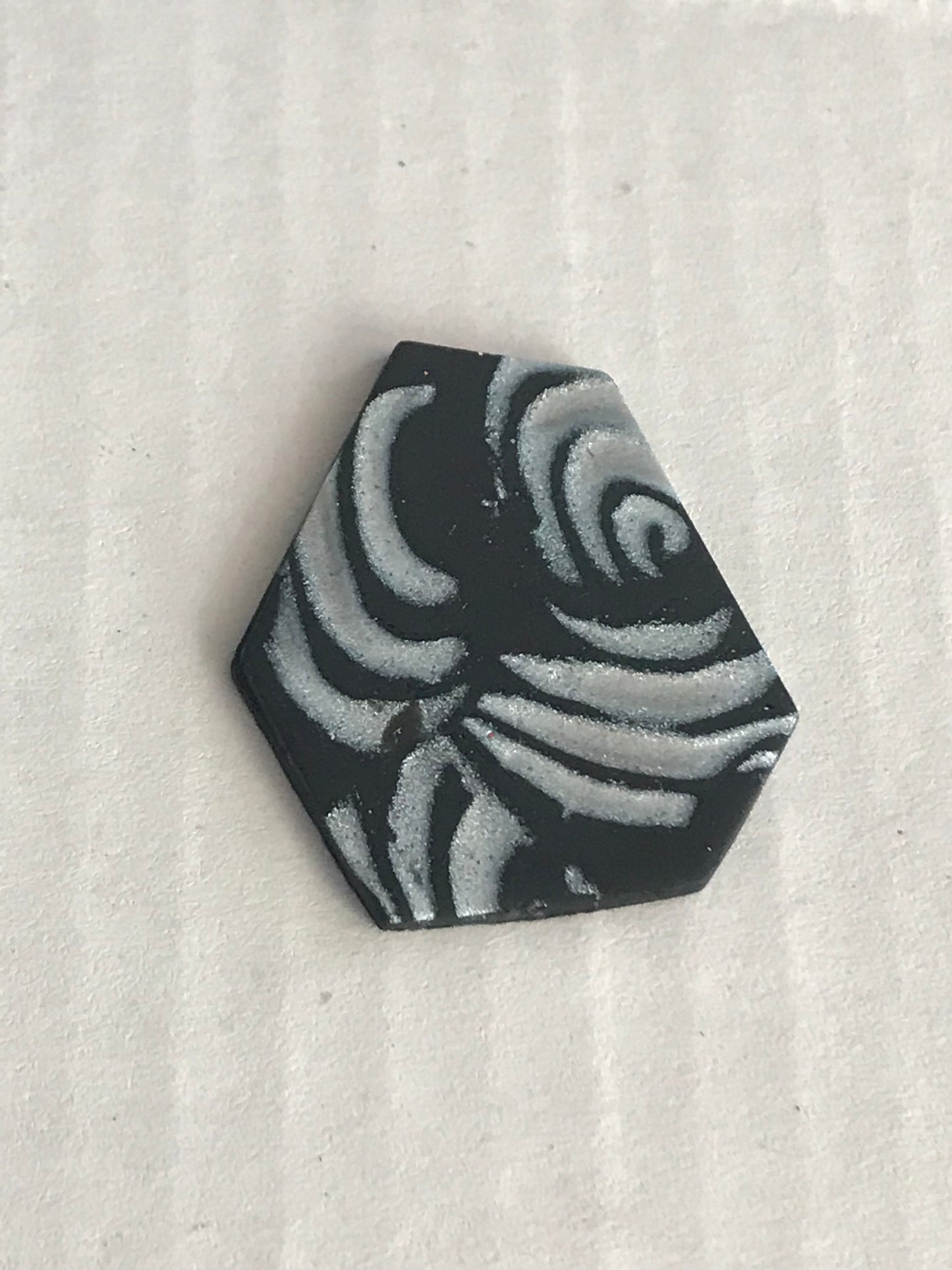 Edgy Geometric