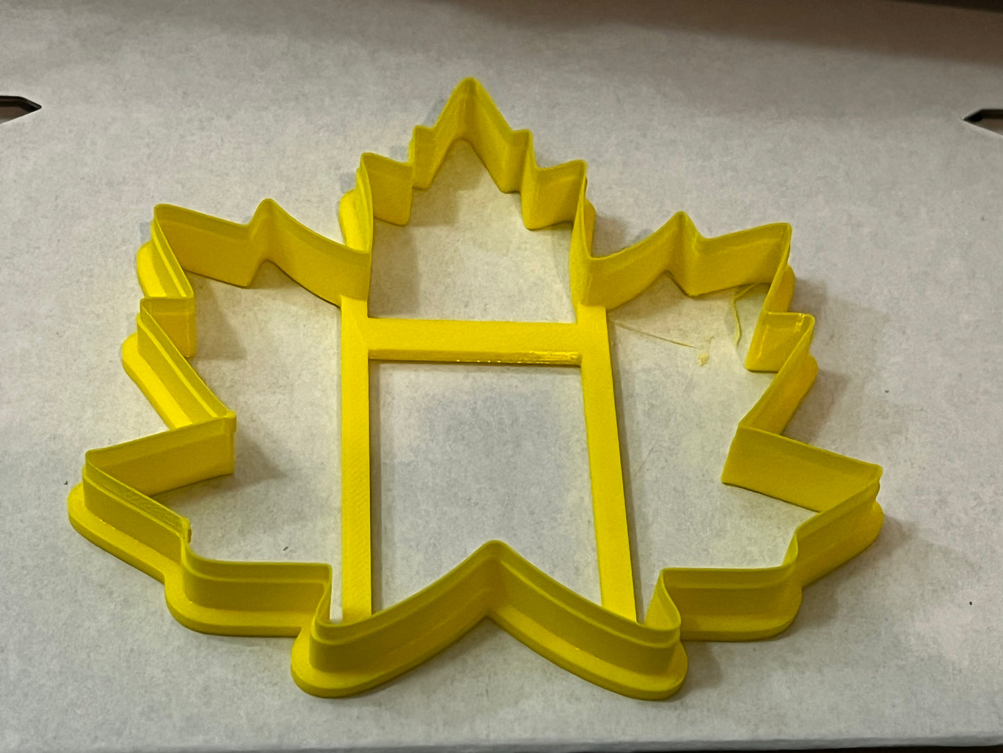 Maple Leaf Imprint Dish Cutter